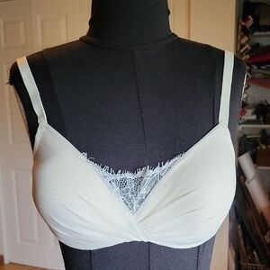 Elegant Wacoal Cream Bra 32d